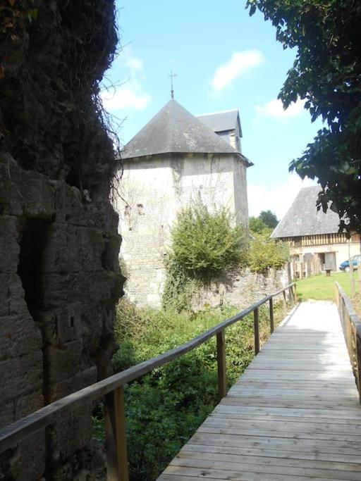 La Ferme Du Chateau Fauguernon Exterior foto